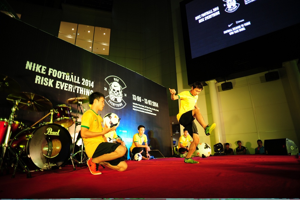 Cùng với những màn tâng bóng nghệ thuật khiến khán giả đến xem phải trầm trồ thán phục.