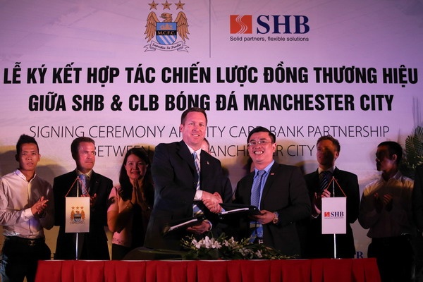 Bau Hien moi Man City den Viet Nam vao he 2015 hinh anh