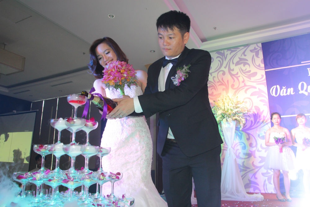 Ly rượu của tình yêu và hạnh phúc.