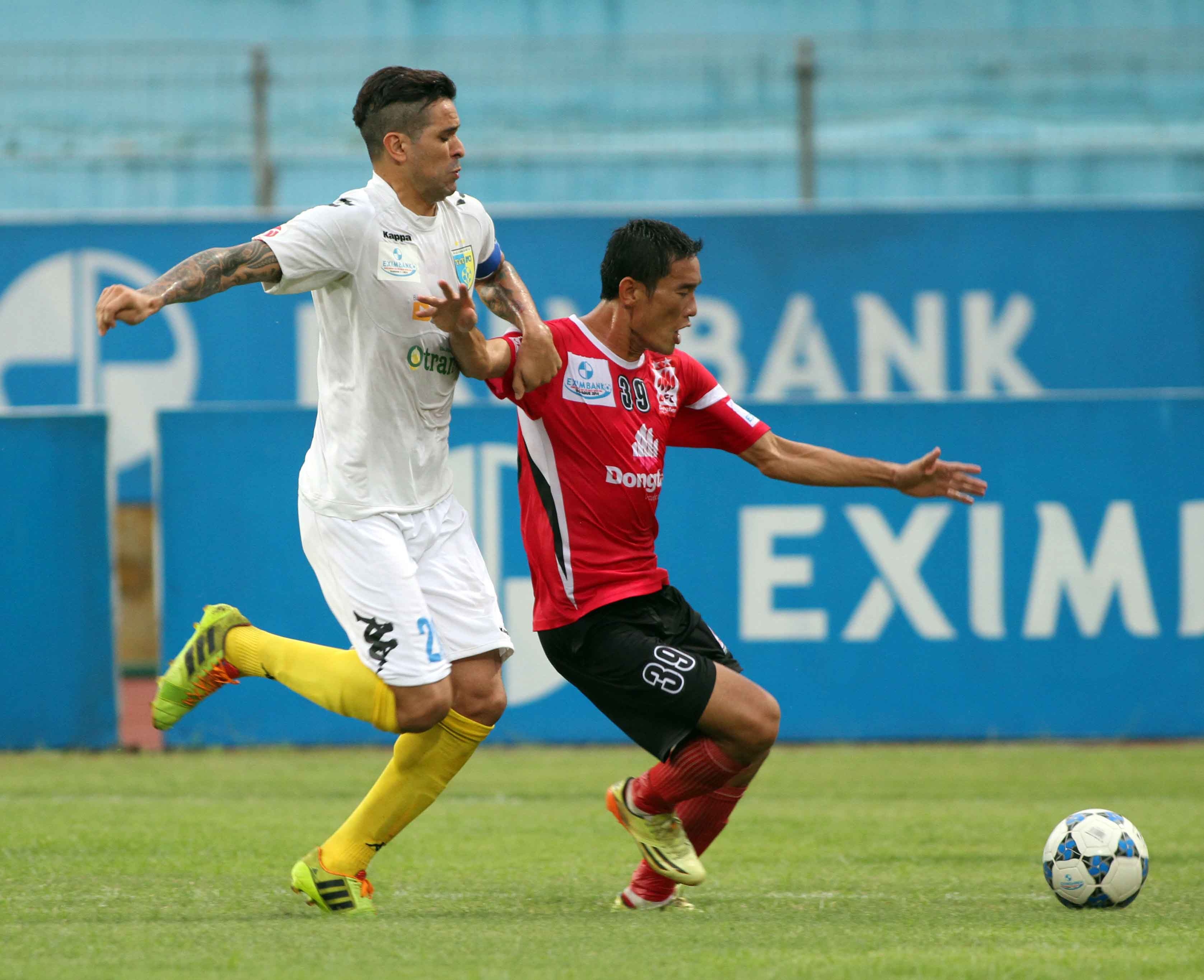 Gonzalo lập cú đúp giúp Hà Nội T&T vượt lên dẫn 2-0.