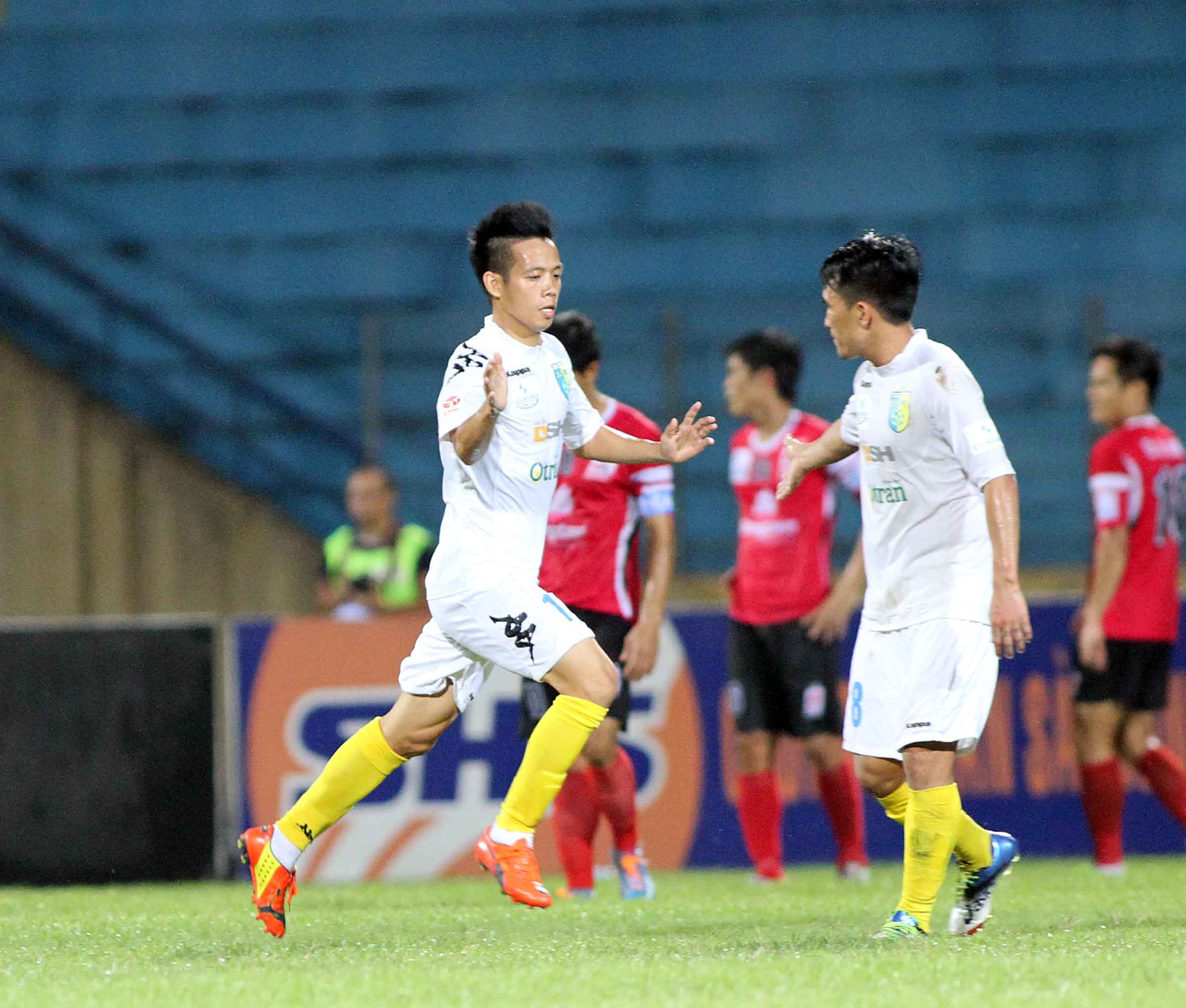 Phải đến cuối trận, Văn Quyết mới tìm lại 1 điểm cho đội chủ nhà.