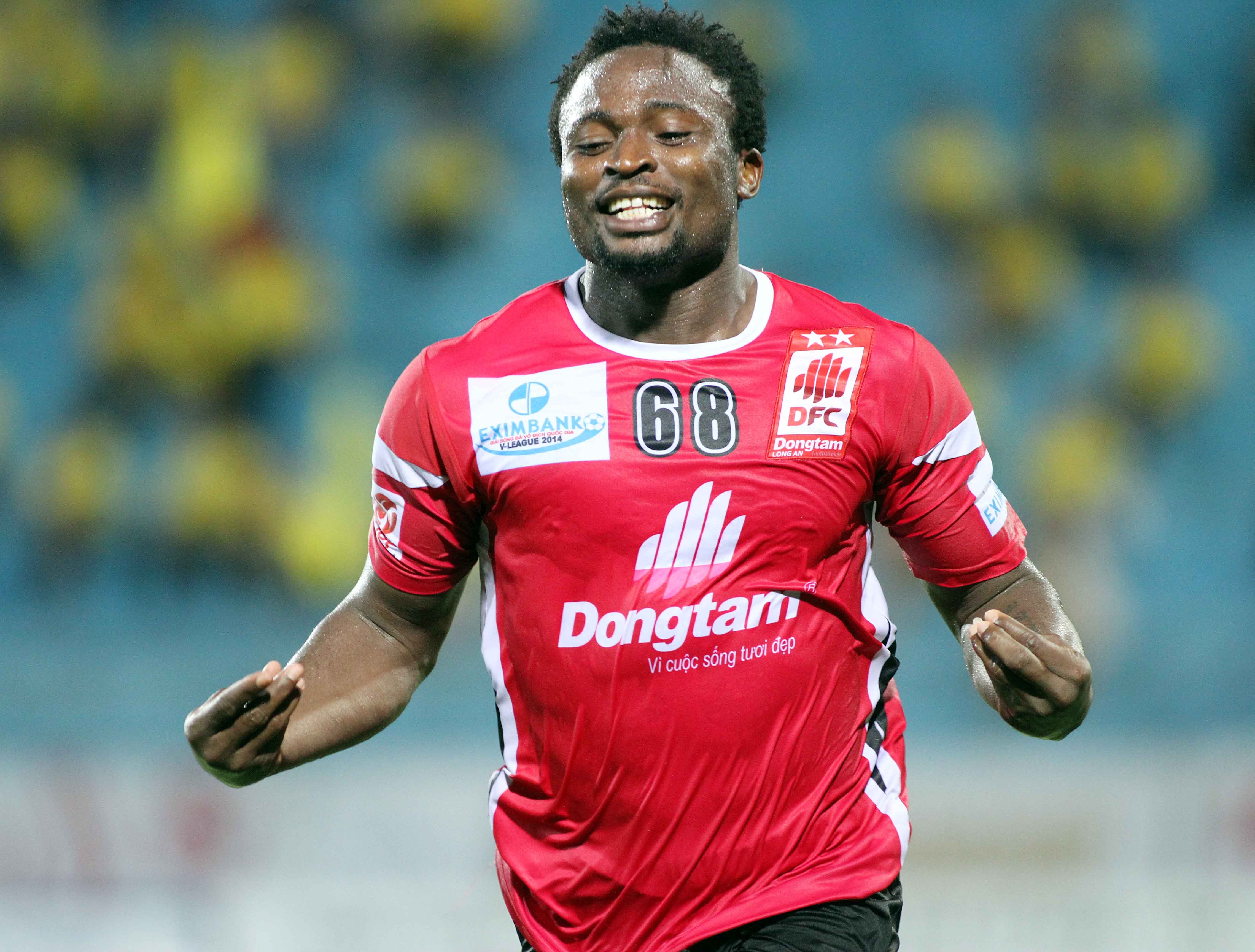 Thế nhưng hàng thủ lỏng lẻo của đội bóng thủ đô để ĐTLA ghi liền 3 bàn.