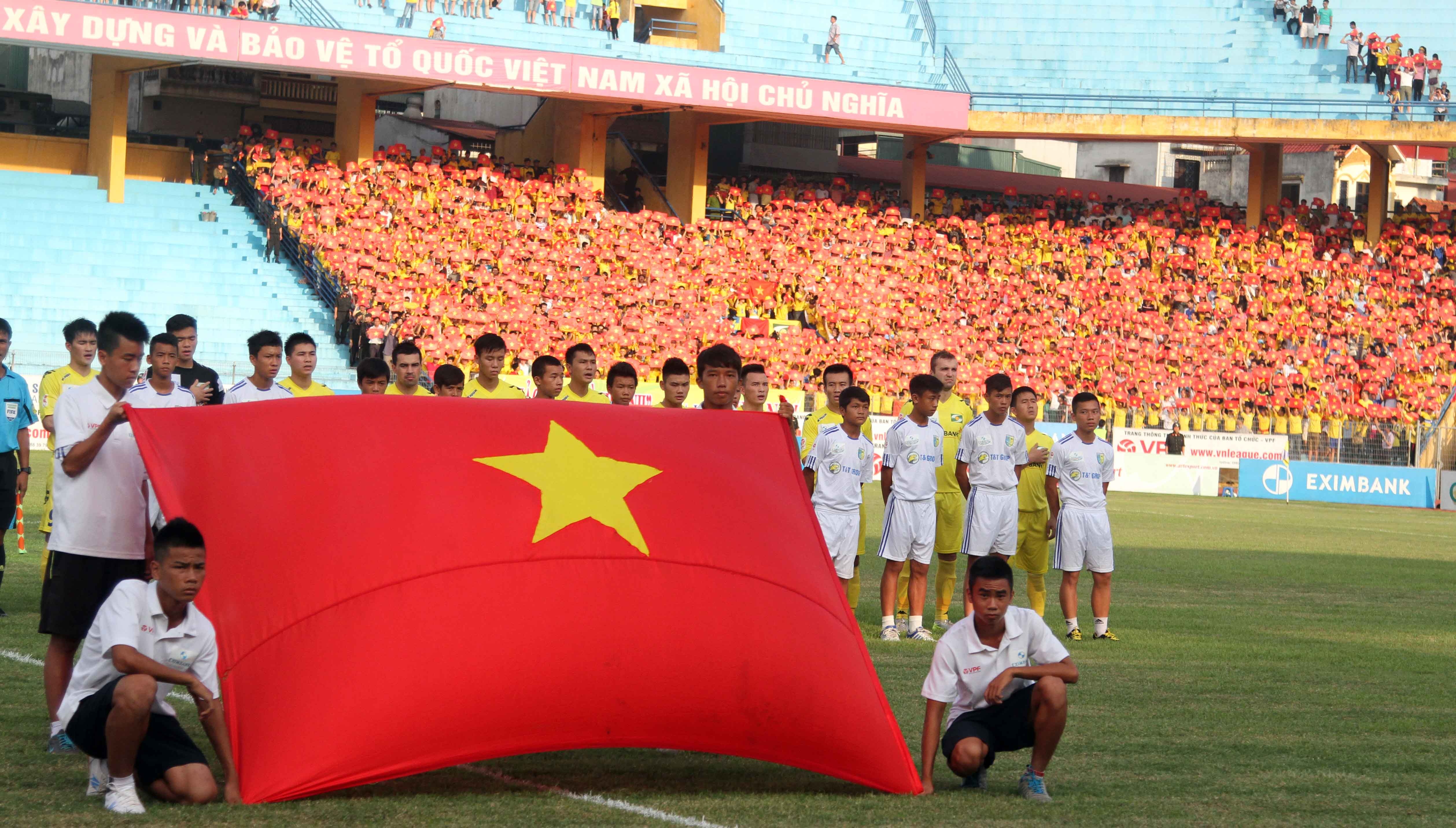 Rất hiếm khi sân Hàng Đẫy có được bầu không khí cuồng nhiệt đến thế.