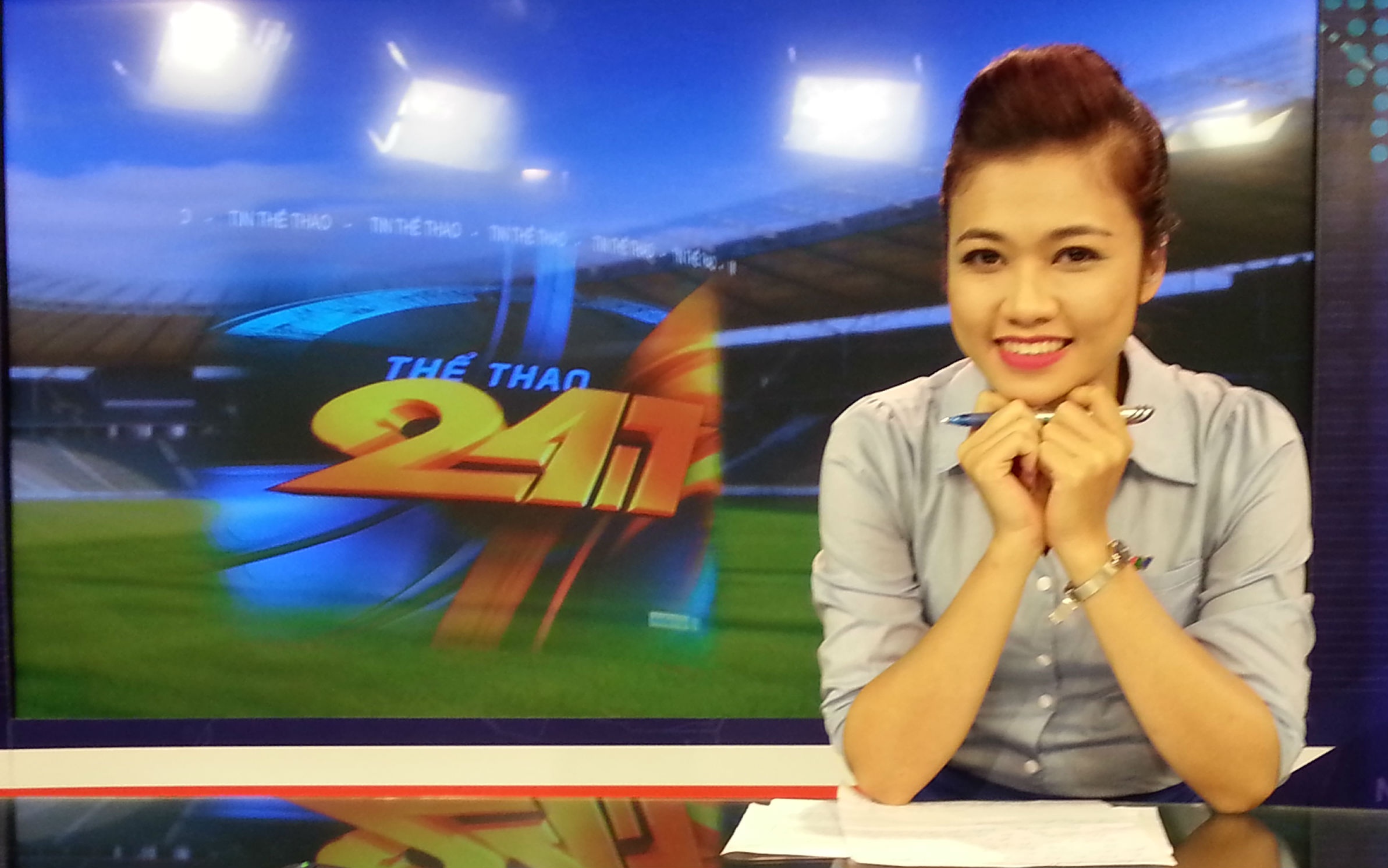 Nu bien tap vien duyen dang cua chuong trinh The thao 24/7 hinh anh