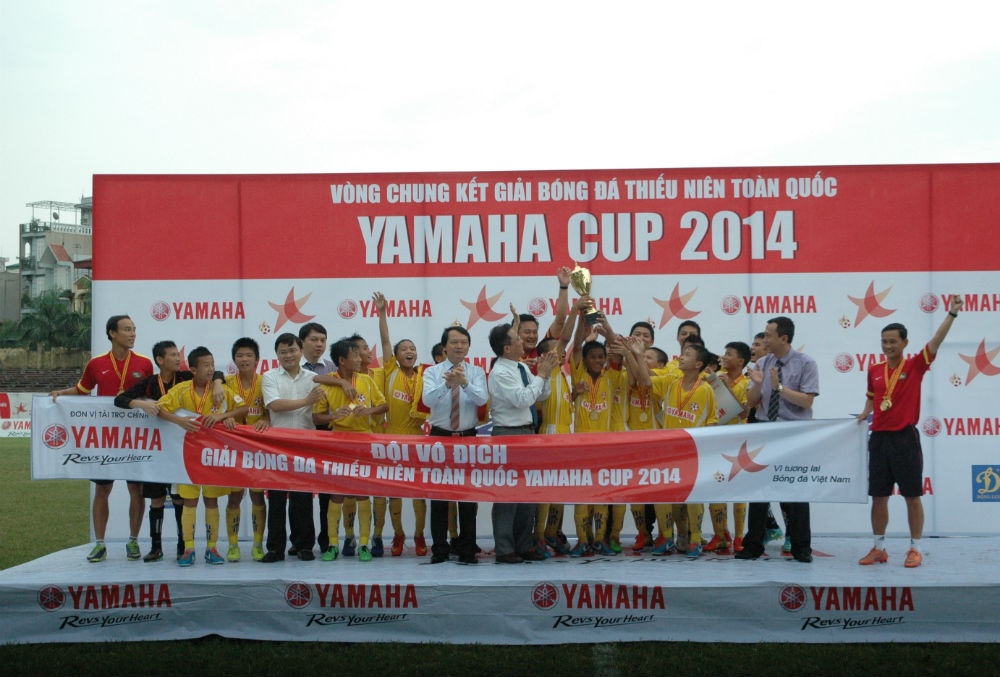 U13 SLNA duoc thuong chuyen di Nhat cung 400 trieu dong hinh anh