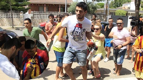 Cac nha dai muon Suarez duoc giam an hinh anh