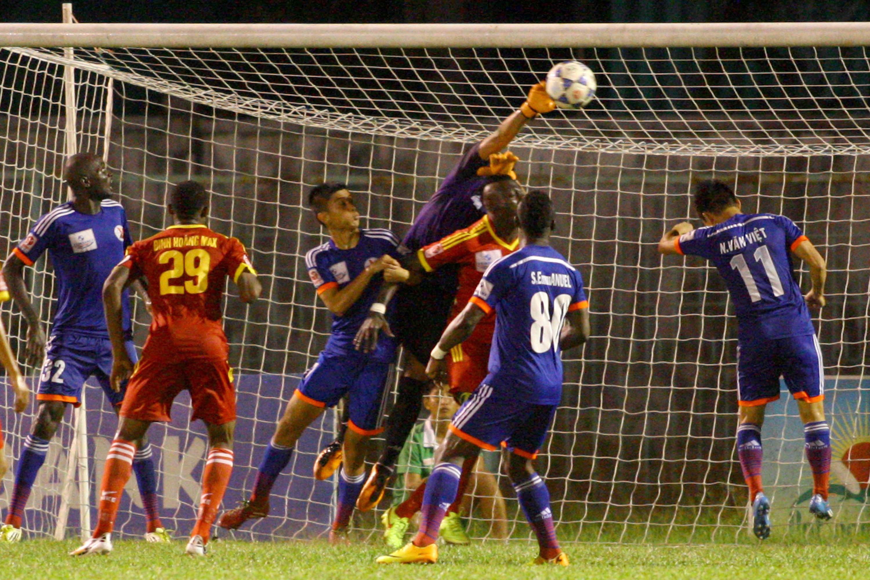 Trận đấu diễn ra rất căng thẳng do An Giang cần 3 điểm để nuôi hy vọng trụ hạng. Trong khi Than Quảng Ninh cũng quyết cản đường đội chủ nhà.