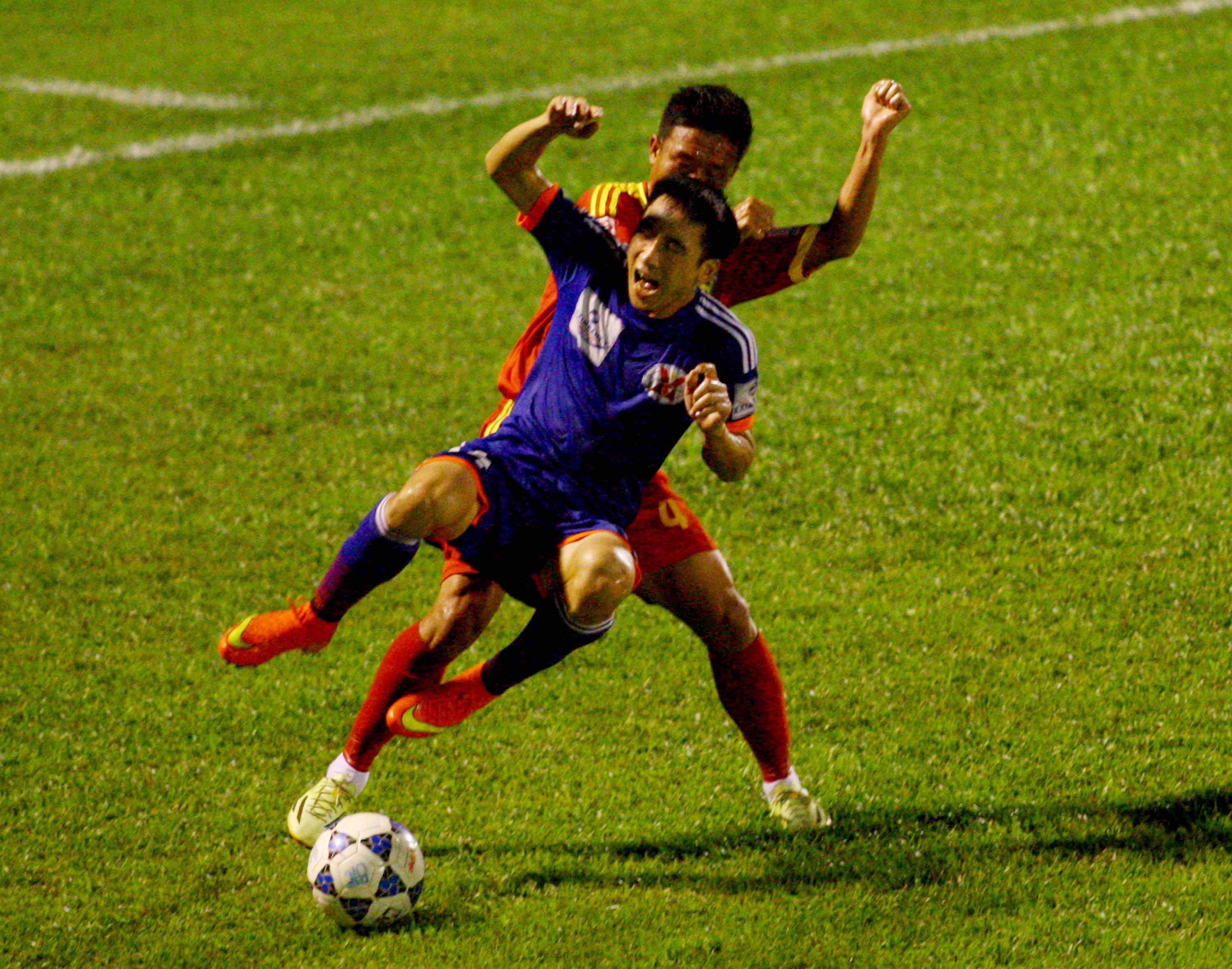 Đến phút 87, sau khi bị phạm lỗi, Hải Huy đạp lại Thanh Tân (An Giang). Đội trưởng Vũ Minh Tuấn (Than Quảng Ninh) cũng đạp Minh Quân từ phía sau nhưng chỉ phải nhận thẻ vàng.