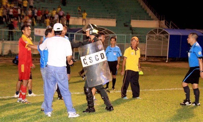 Dinh chi 12 thang doi voi nguoi danh trong tai Dinh Dung hinh anh