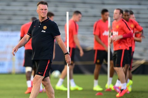 Van Gaal chỉ trích cả Ban lãnh đạo M.U vì lịch du đấu.