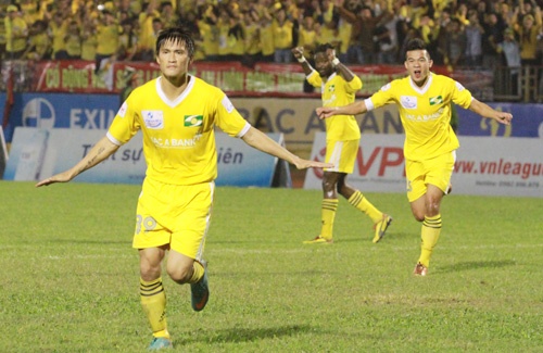 Cau thu V.League: Nguoi ra gia tien ty, ke chi co bat my hinh anh