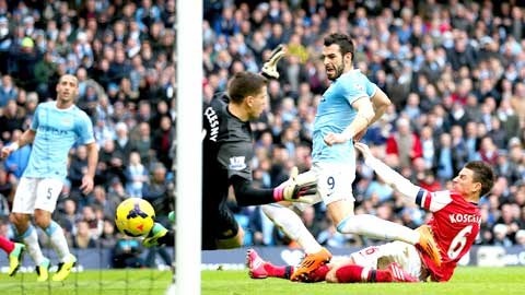Man City nhinh hon Arsenal trong 'cuoc chien cua cac vi vua' hinh anh
