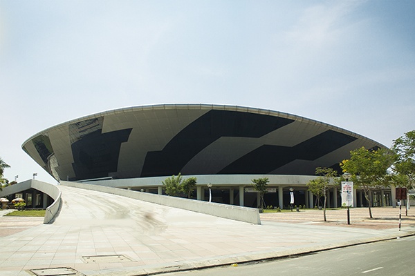 Nha thi dau dia bay to chuc giai bong nem tre toan quoc hinh anh