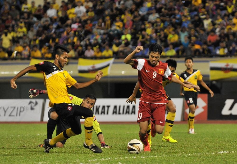 Việc bỏ lỡ nhiều cơ hội trong trận gặp U21 Brunei khiến U19 Việt Nam đối mặt với nhiều khó khăn trước U21 Campuchia. Ảnh: Tùng Lê.