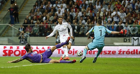 Bàn mở tỉ số của Ronaldo.