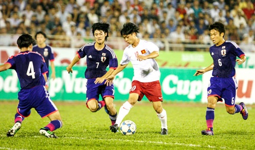 Cau thu U19 nhan duoc loi moi tu chau Au, Nhat Ban hinh anh