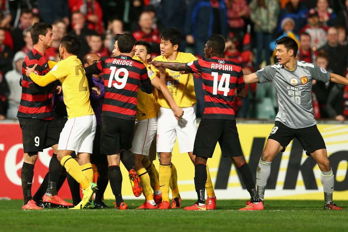 Uc to Trung Quoc choi xau o AFC Champions League hinh anh