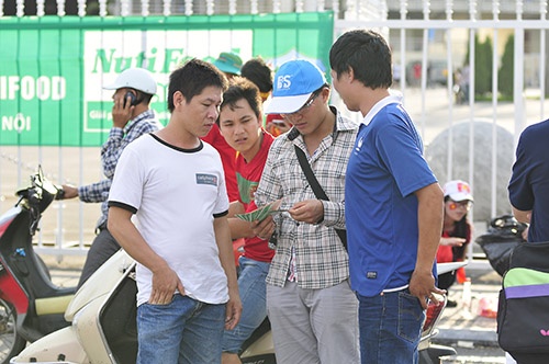 Sot cao do ve tran U19 Viet Nam - U19 Nhat Ban hinh anh