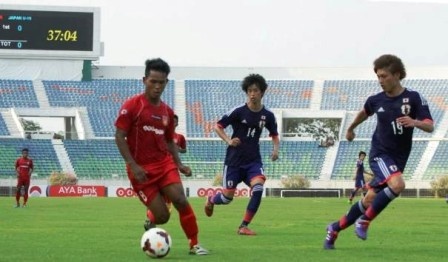 U19 Myanmar từng đánh bại U19 Nhật Bản (áo xanh) vào đầu năm 2014.