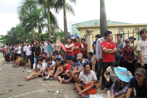 Quan chuc VFF chong mat vi nhu cau ve xem U19 VN qua lon hinh anh