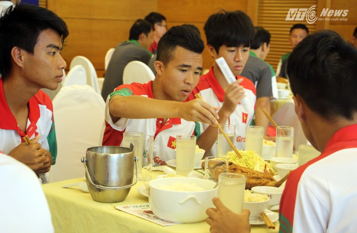 Tiền vệ Hoàng Thanh Tùng.