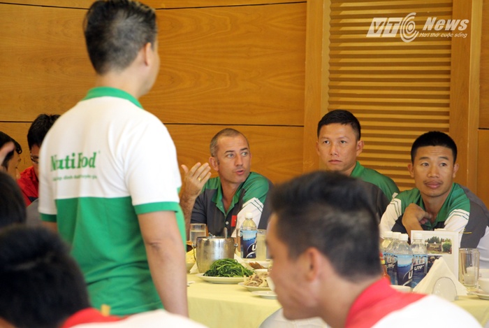 HLV Graechen và các trợ lý.