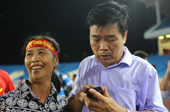 Me Cong Phuong hua mo trau khao toan doi tuyen U19 Viet Nam hinh anh