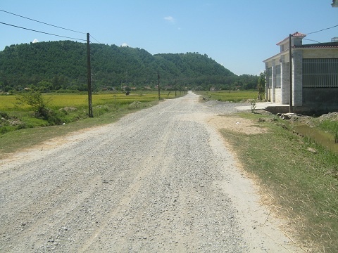 Quê Công Phượng còn nghèo, xung quanh đồi núi bao bọc.