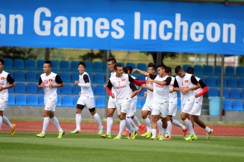 HLV Olympic Iran: 'Toi biet bong da VN nho HLV Calisto' hinh anh