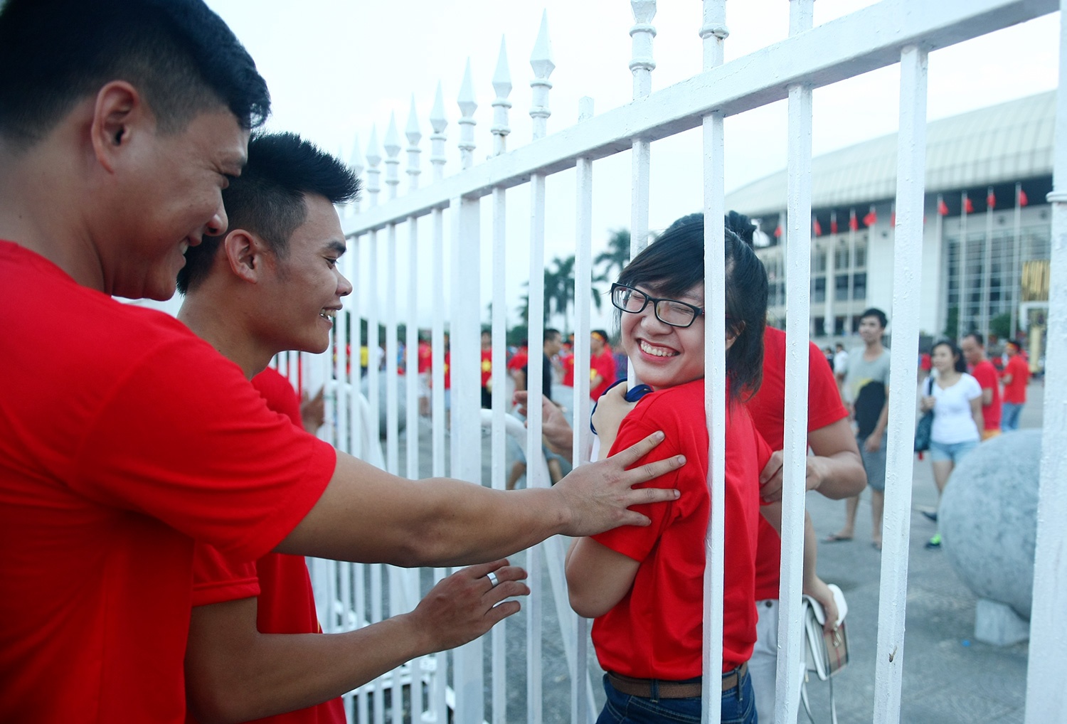 Hon 50.000 nguoi da vao san My Dinh tran U19 VN - Nhat hinh anh