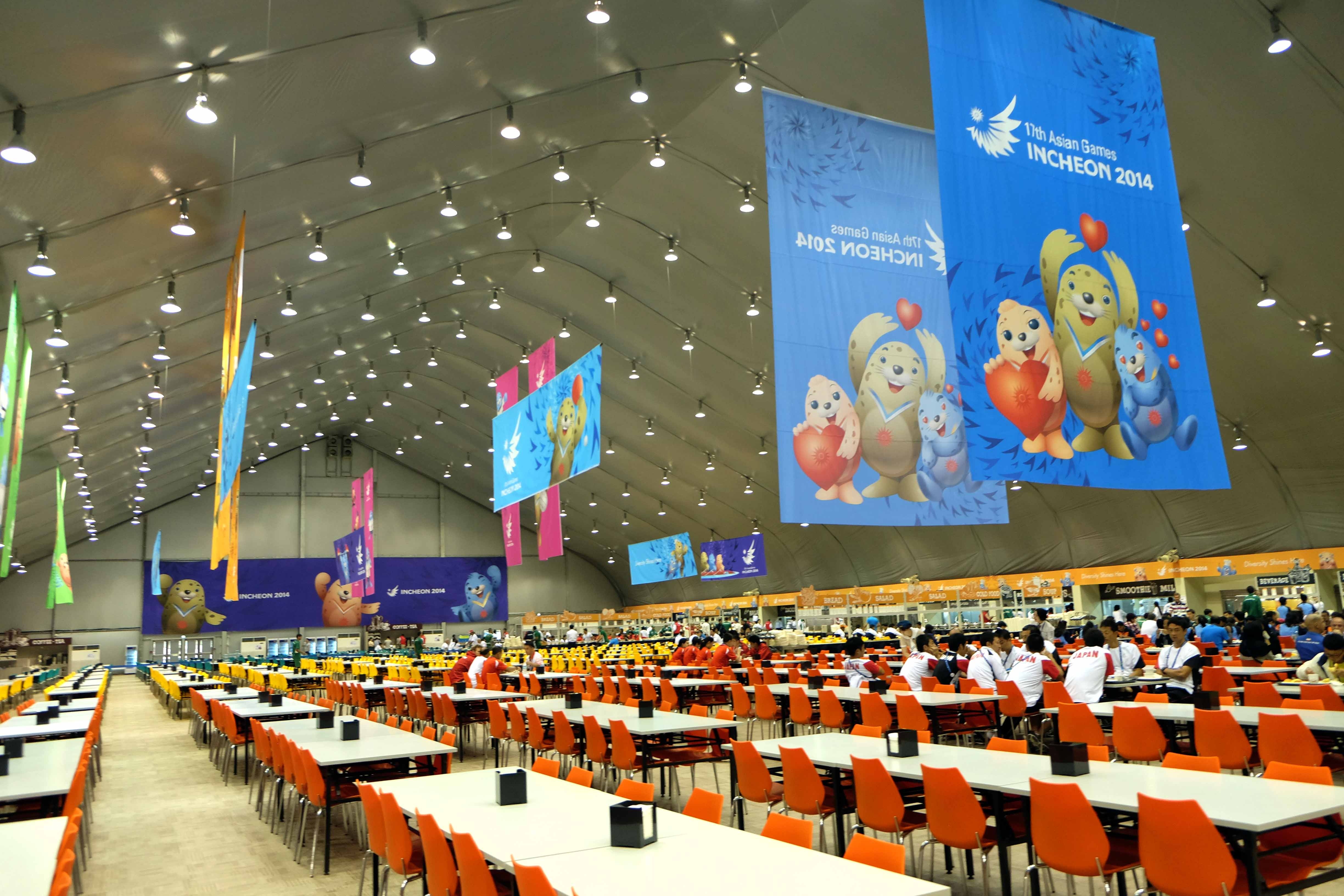 Nhà ăn của Làng VĐV Asian Games rất rộng lớn, đủ sức phục vụ cả nghìn HLV, VĐV.