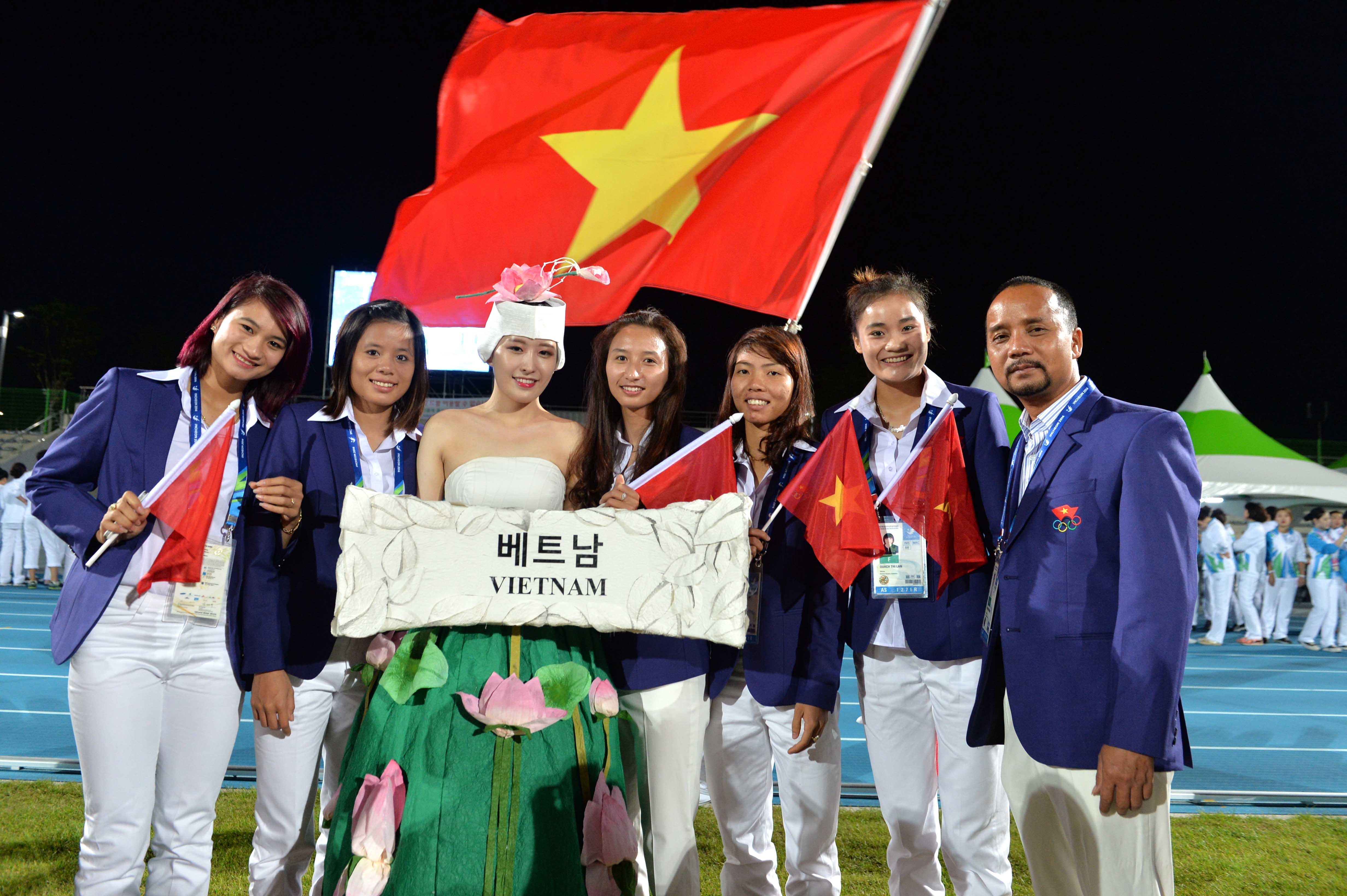 Tổ tiếp sức 4x400 m nữ vừa tập huấn ở bang Florida (Mỹ) về là niềm hy vọng lớn nhất ở môn điền kinh.