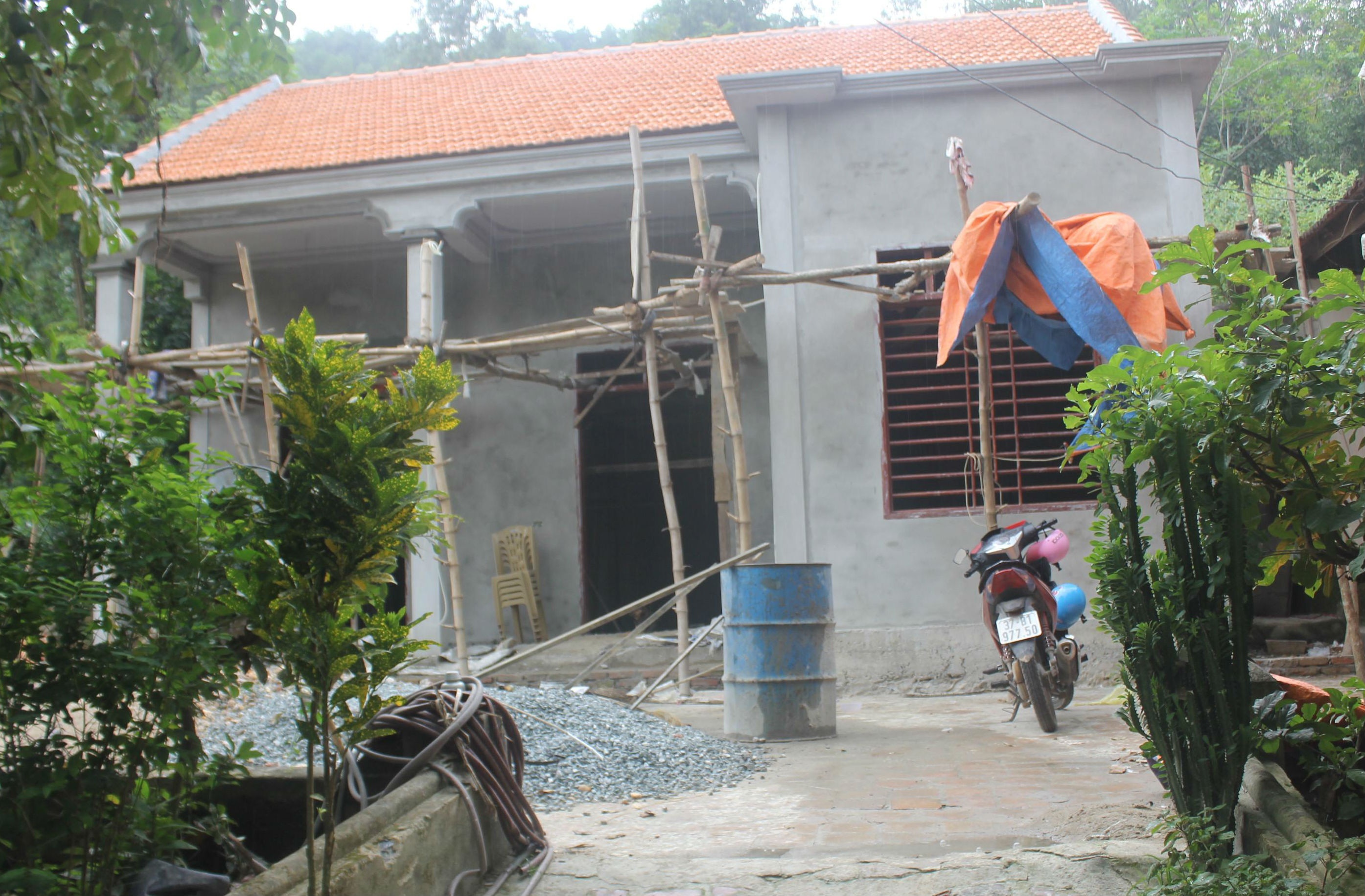 Nhờ sự đóng góp của Công Phượng cùng các con trong gia đình, ông Bảy và bà Hoa sắp có ngôi nhà mới, khang trang hơn.