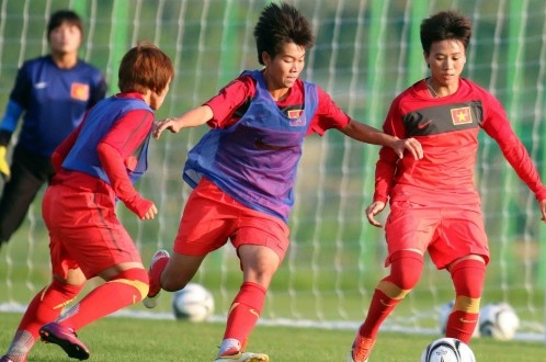 Tuyen nu VN muon ha Hong Kong trong 90 phut hinh anh