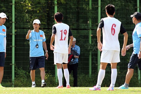 HLV Miura: 'Olympic VN mong lam nen lich su' hinh anh