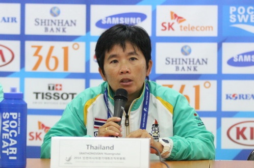 HLV Thai Lan tam phuc khau phuc chien thang cua tuyen nu VN hinh anh