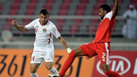 O.UAE (áo đỏ) sẽ là thử thách khó khăn của O.Việt Nam