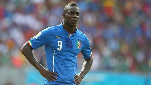 Balotelli tiep tuc bi HLV Conte bo roi tai DT Italy hinh anh