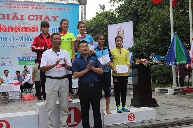 Cuu a quan SEA Games gianh HCV giai chay bao HNM hinh anh