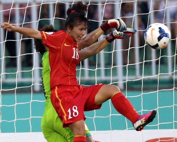 Tuyen thu nu di da bong lay tien cho me chua benh ung thu hinh anh