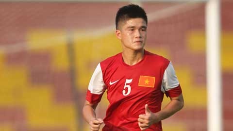 Trung vệ Lục Xuân Hưng ĐT U19 Việt Nam.