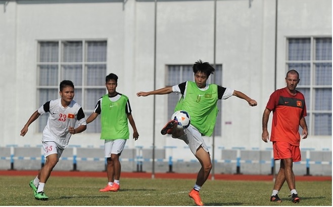 Chuyen gia Nguyen Van Vinh: 'U19 VN se gay bat ngo' hinh anh