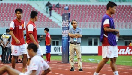 Tu nhan 'den', bau Duc chia tay doi U19 Viet Nam hinh anh