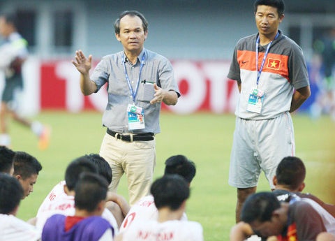 Cau thu buon mot, bau Duc buon gap tram lan hinh anh