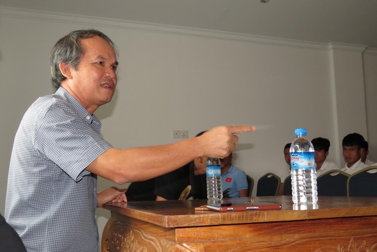 Chu tich VFF: 'Bau Duc tuyen bo manh khien U19 VN bi ap luc' hinh anh