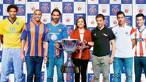 Den An do xem Del Piero, Pires, Materazzi... choi bong hinh anh