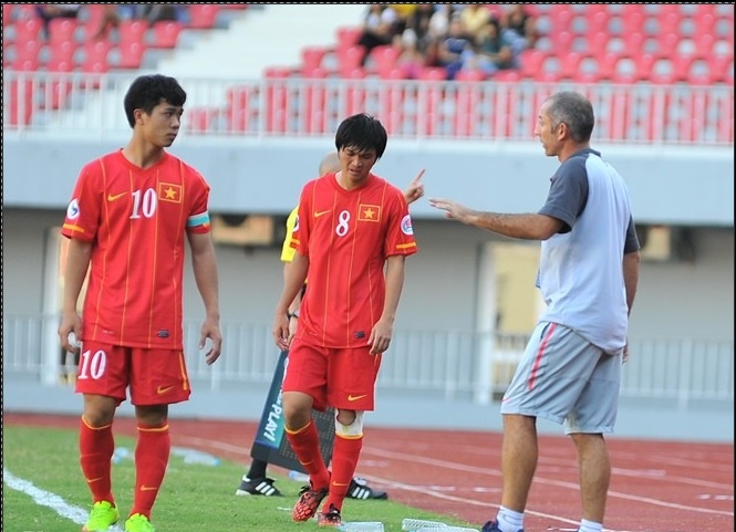Bau Duc: Cu goi U19 Viet Nam la Messi, Maradona thi 'chet' hinh anh