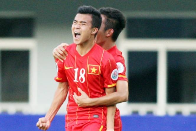 Thanh Tùng ghi cả 2 bàn thắng cho U19 Việt Nam ở giải châu Á 2014.