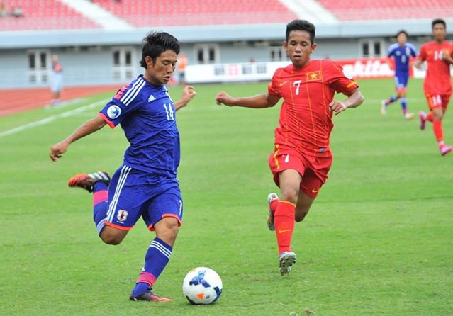 Hồng Duy thường xuyên để mất vị trí khi tham gia tấn công.