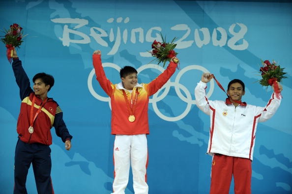 Long Qingquan thắng Hoàng Anh Tuấn ở Olympic 2008. Ảnh: Getty Images.